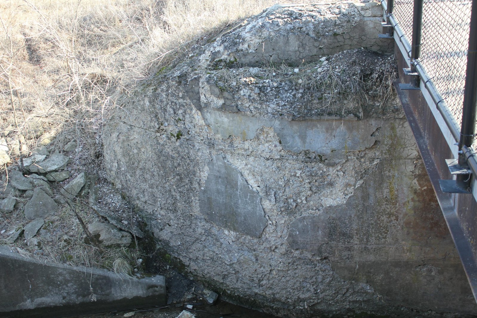 Southeast wing wall